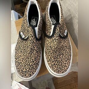 Girls Vans cheetah slip ons